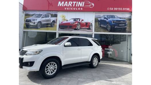 TOYOTA - HILUX SW4 - 2014/2014 - Branca - R$ 144.900,00