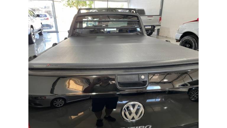 VOLKSWAGEN - SAVEIRO - 2015/2015 - Preta - R$ 48.500,00