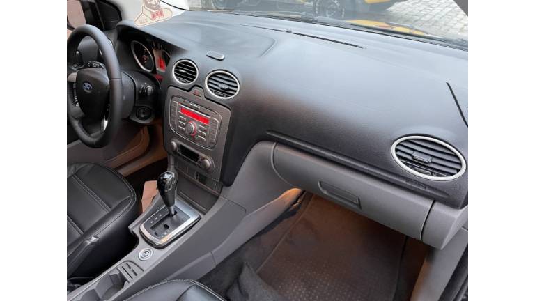 FORD - FOCUS - 2012/2012 - Preta - R$ 48.900,00