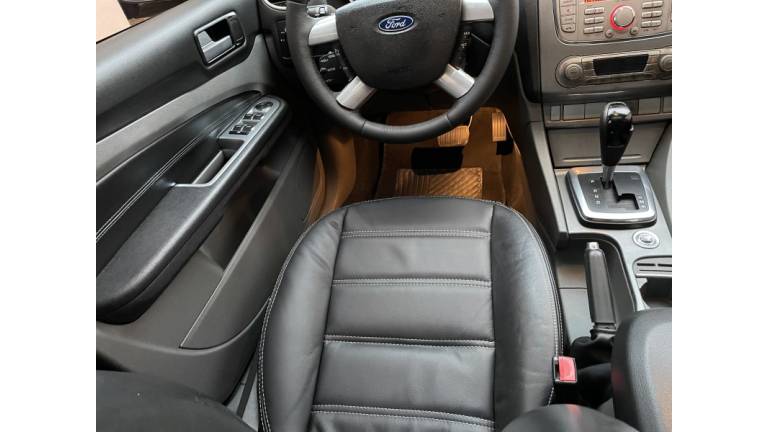 FORD - FOCUS - 2012/2012 - Preta - R$ 48.900,00