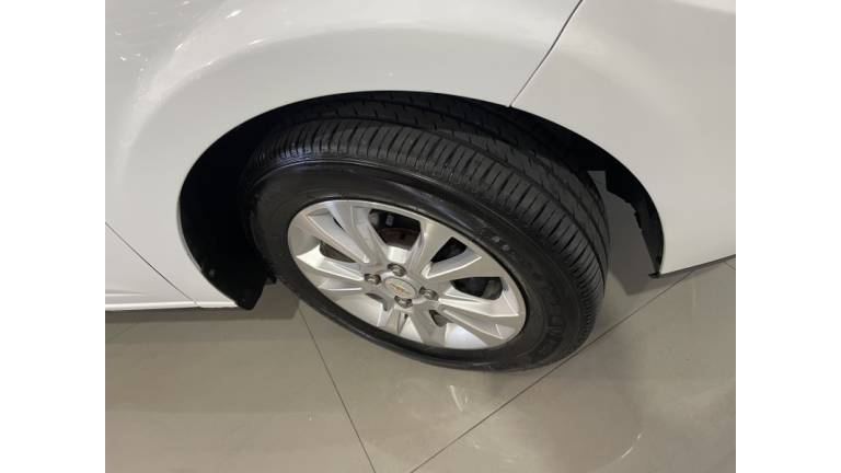 CHEVROLET - ONIX - 2013/2013 - Branca - R$ 46.900,00