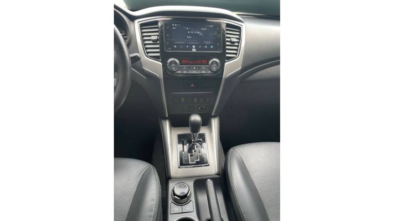 MITSUBISHI - L200 TRITON - 2023/2023 - Branca - R$ 207.900,00