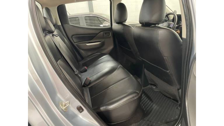 MITSUBISHI - L200 TRITON - 2020/2020 - Prata - R$ 137.900,00
