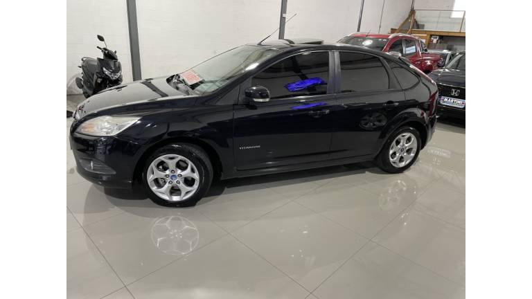 FORD - FOCUS - 2012/2012 - Preta - R$ 48.900,00