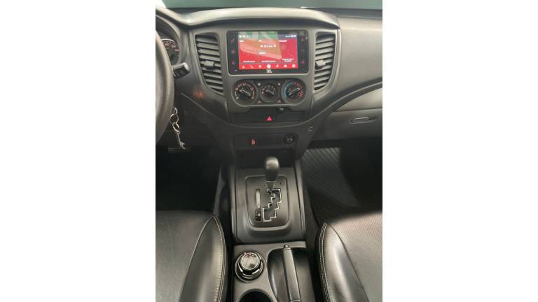 MITSUBISHI - L200 TRITON - 2020/2020 - Prata - R$ 137.900,00