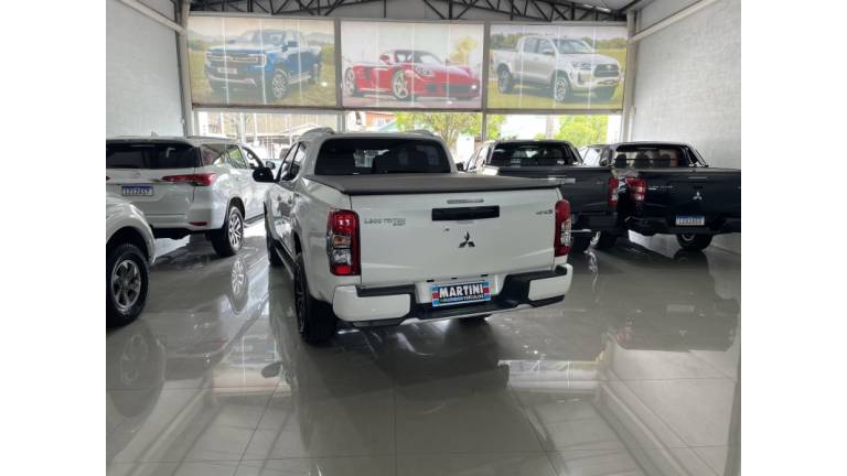MITSUBISHI - L200 TRITON - 2023/2023 - Branca - R$ 217.000,00