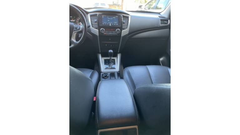MITSUBISHI - L200 TRITON - 2023/2023 - Vermelha - R$ 220.000,00