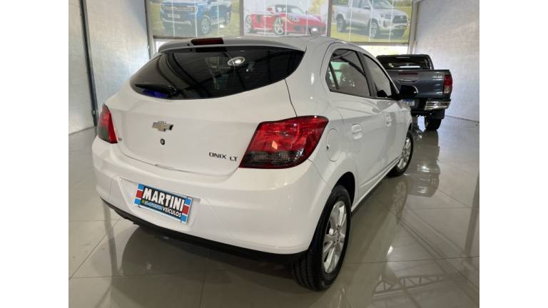 CHEVROLET - ONIX - 2013/2013 - Branca - R$ 46.900,00