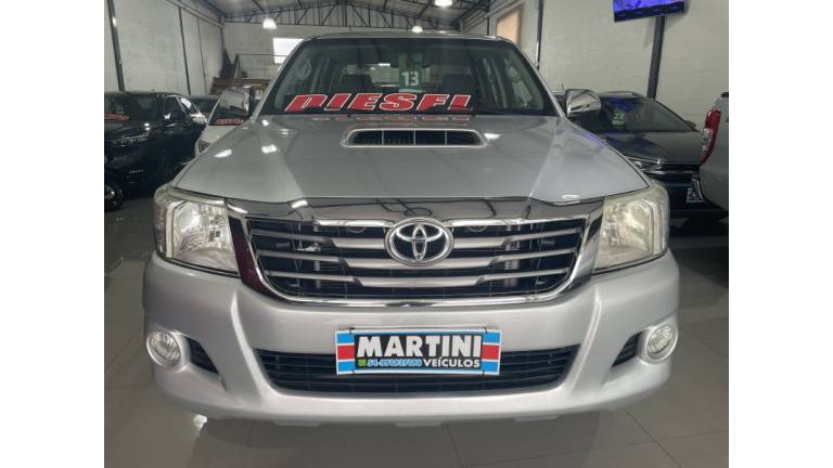 TOYOTA - HILUX - 2013/2013 - Prata - R$ 135.000,00