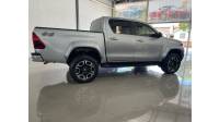 TOYOTA - HILUX - 2024/2024 - Prata - R$ 288.900,00