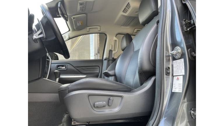 MITSUBISHI - L200 TRITON - 2023/2024 - Cinza - R$ 237.000,00