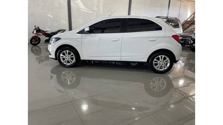 CHEVROLET - ONIX - 2013/2013 - Branca - R$ 46.900,00