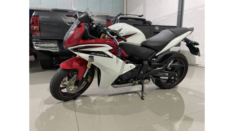 HONDA - CB 600F - 2013/2013 - Branca - R$ 39.900,00