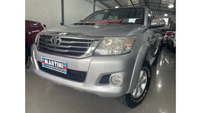 TOYOTA - HILUX - 2013/2013 - Prata - R$ 135.000,00