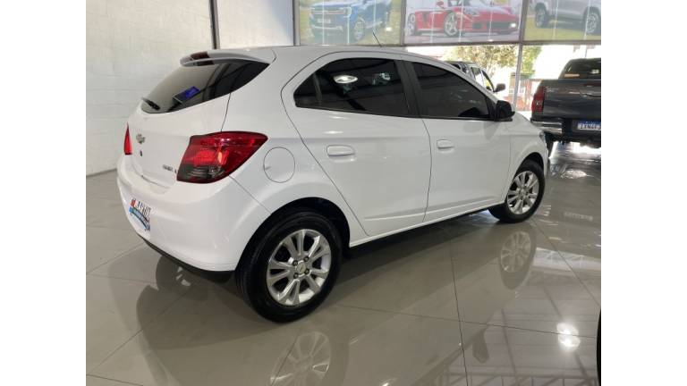 CHEVROLET - ONIX - 2013/2013 - Branca - R$ 46.900,00