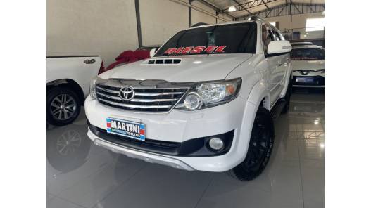 TOYOTA - HILUX SW4 - 2014/2014 - Branca - R$ 144.900,00
