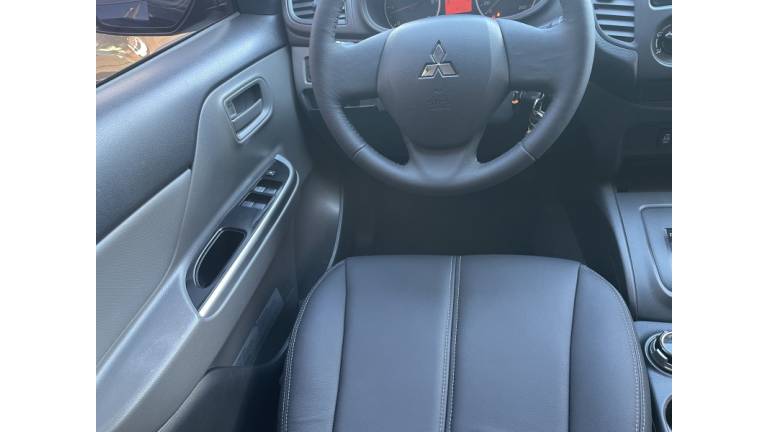 MITSUBISHI - L200 TRITON - 2020/2020 - Azul - R$ 146.000,00