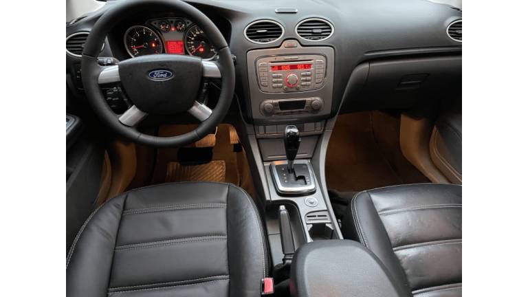 FORD - FOCUS - 2012/2012 - Preta - R$ 48.900,00