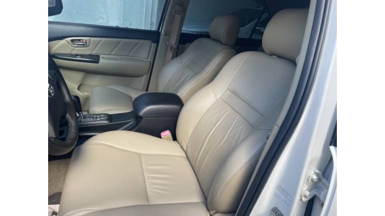 TOYOTA - HILUX SW4 - 2014/2014 - Branca - R$ 144.900,00