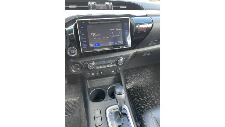 TOYOTA - HILUX - 2017/2017 - Branca - R$ 185.000,00