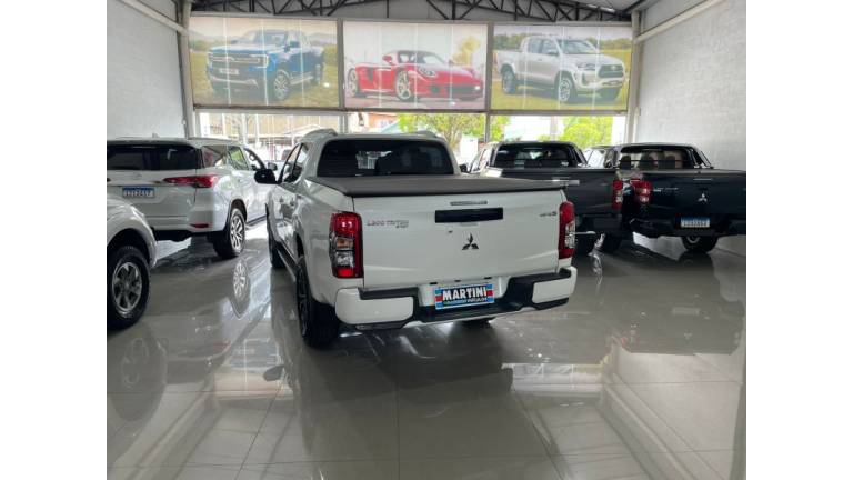 MITSUBISHI - L200 TRITON - 2023/2023 - Branca - R$ 207.900,00