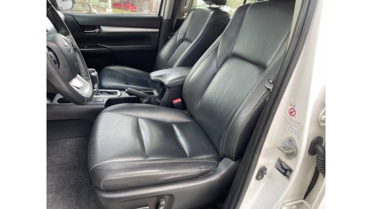 TOYOTA - HILUX - 2017/2017 - Branca - R$ 185.000,00