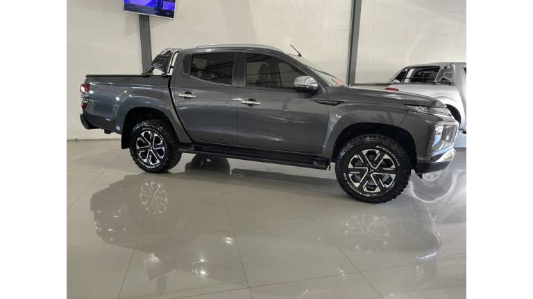 MITSUBISHI - L200 TRITON - 2023/2024 - Cinza - R$ 237.000,00