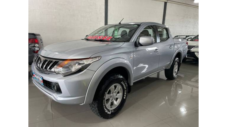 MITSUBISHI - L200 TRITON - 2020/2020 - Prata - R$ 137.900,00