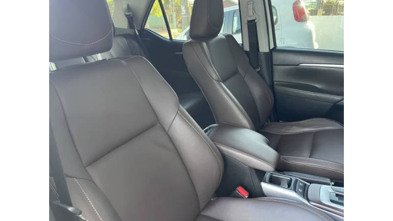 MITSUBISHI - L200 TRITON - 2023/2024 - Cinza - R$ 237.000,00