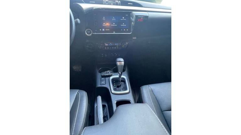 TOYOTA - HILUX - 2024/2024 - Prata - R$ 288.900,00
