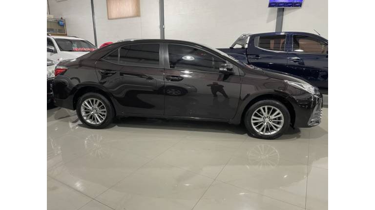 TOYOTA - COROLLA - 2018/2018 - Marrom - R$ 87.900,00