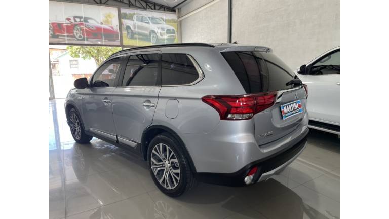 MITSUBISHI - OUTLANDER - 2016/2016 - Prata - R$ 99.000,00