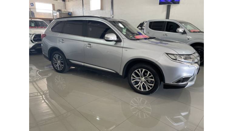 MITSUBISHI - OUTLANDER - 2016/2016 - Prata - R$ 99.000,00