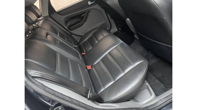 FORD - FOCUS - 2012/2012 - Preta - R$ 48.900,00