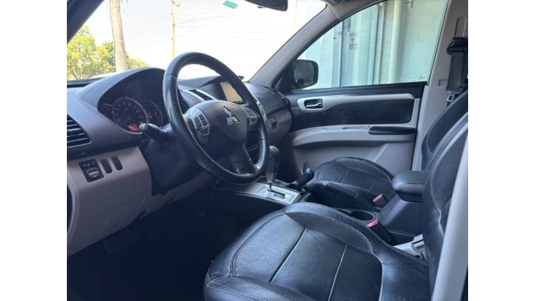 MITSUBISHI - PAJERO DAKAR - 2012/2012 - Preta - R$ 102.900,00