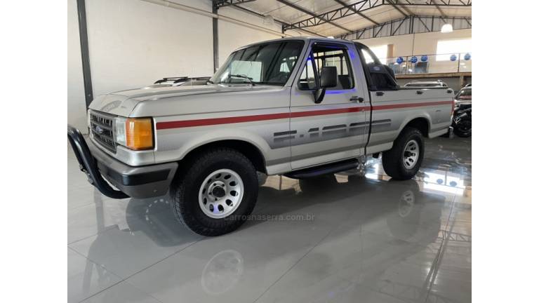 FORD - F-1000 - 1994/1994 - Prata - R$ 135.000,00