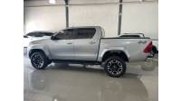 TOYOTA - HILUX - 2024/2024 - Prata - R$ 288.900,00