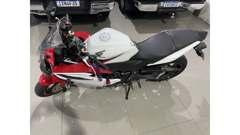 HONDA - CB 600F - 2013/2013 - Branca - R$ 39.900,00