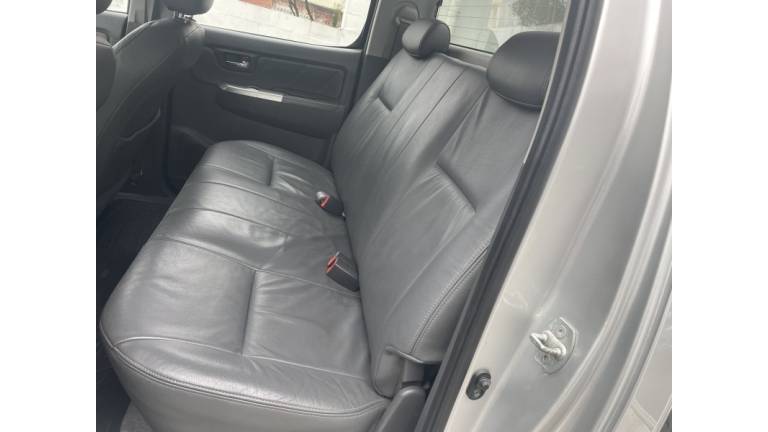 TOYOTA - HILUX - 2013/2013 - Prata - R$ 135.000,00