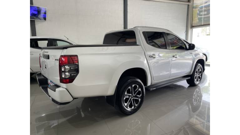 MITSUBISHI - L200 TRITON - 2023/2023 - Branca - R$ 217.000,00