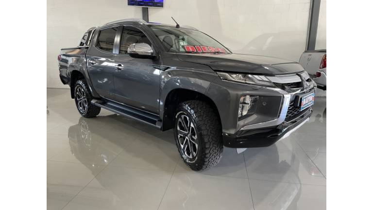 MITSUBISHI - L200 TRITON - 2023/2024 - Cinza - R$ 237.000,00