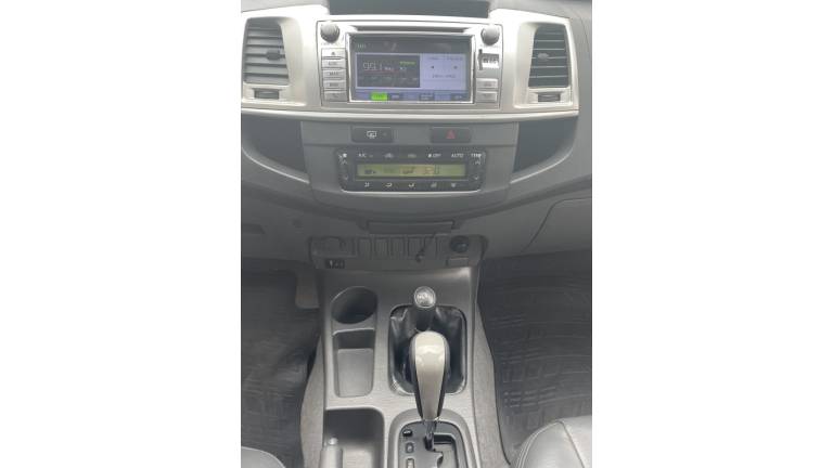 TOYOTA - HILUX - 2013/2013 - Prata - R$ 135.000,00