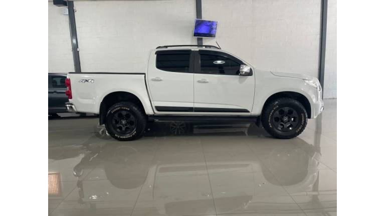 CHEVROLET - S10 - 2016/2016 - Branca - R$ 129.900,00