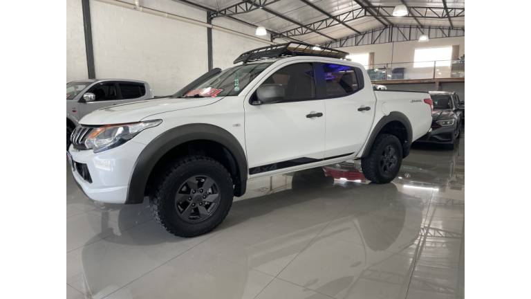 MITSUBISHI - L200 TRITON - 2023/2023 - Branca - R$ 156.000,00