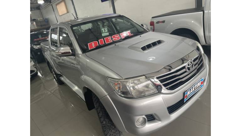 TOYOTA - HILUX - 2013/2013 - Prata - R$ 135.000,00