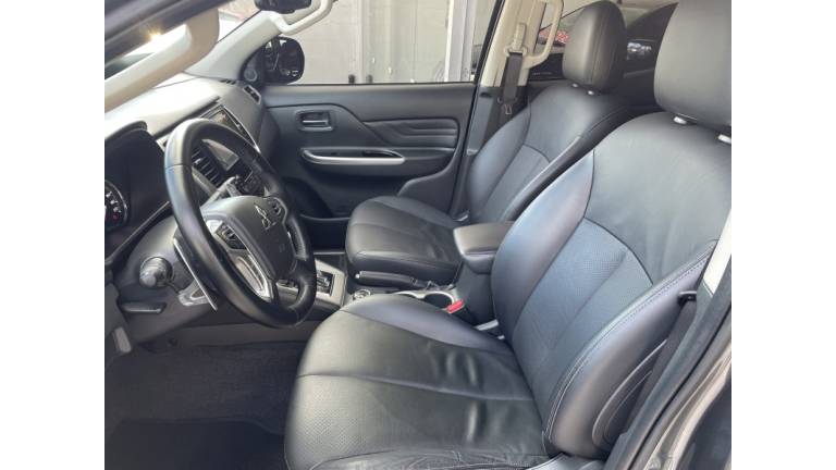 MITSUBISHI - L200 TRITON - 2023/2024 - Cinza - R$ 237.000,00