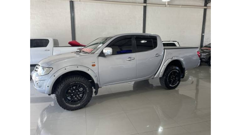 MITSUBISHI - L200 TRITON - 2013/2013 - Prata - R$ 103.900,00