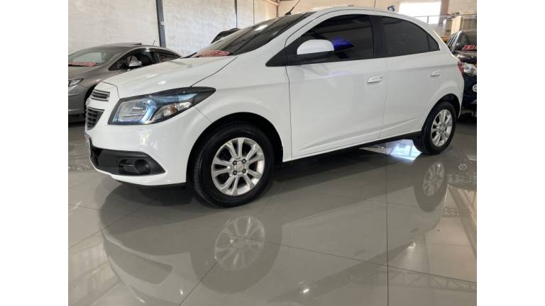 CHEVROLET - ONIX - 2013/2013 - Branca - R$ 46.900,00